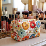Bérénice - Trousse de toilette matelassée Pétales Resplendissants